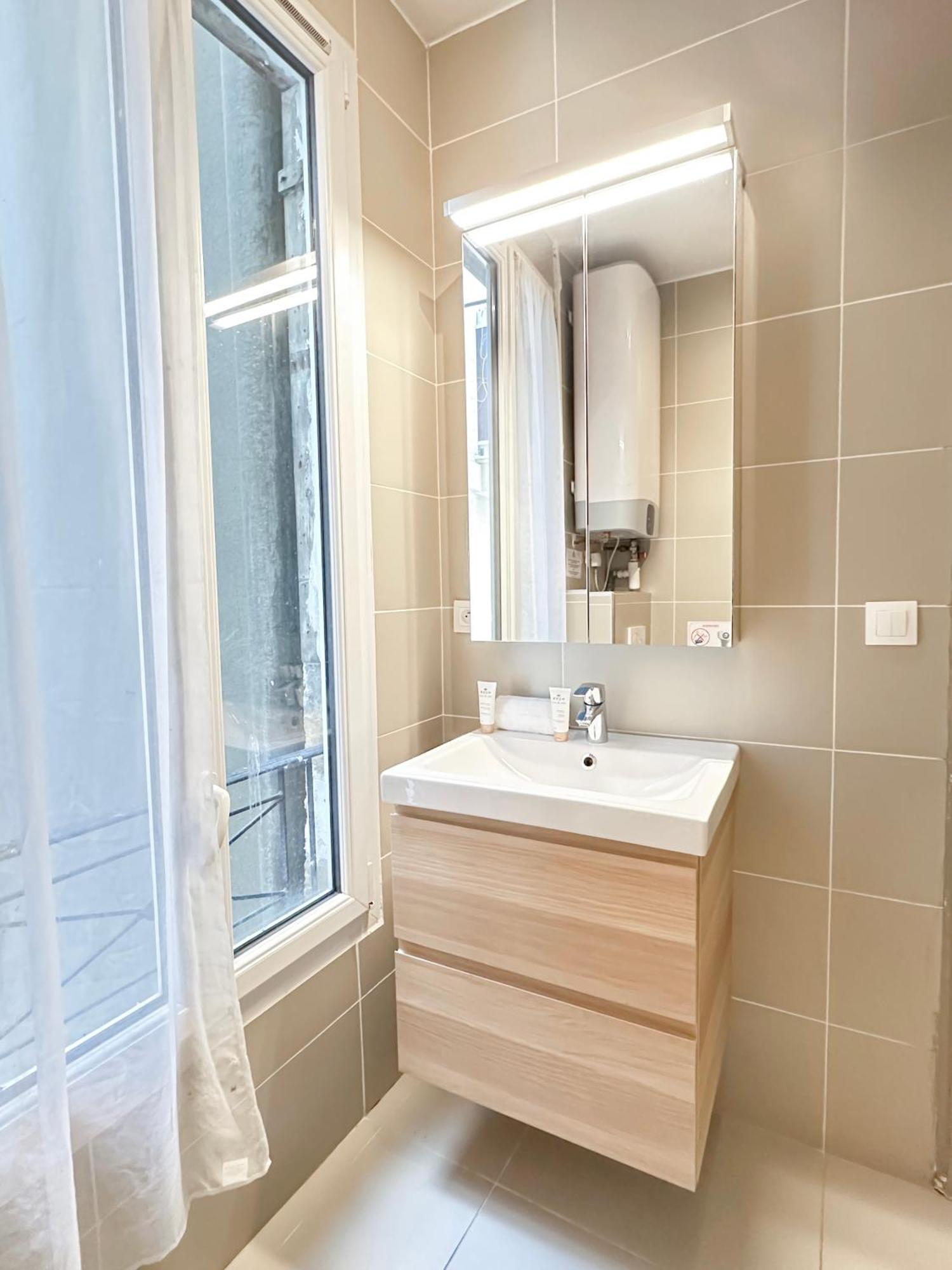 - Buttes Chaumont's Park -entire Flats * Parigi